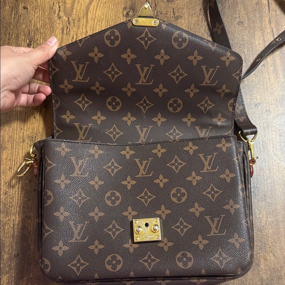 Louis Vuitton Dark Brown Monogram Crossbody Bag - Picture 5 of 9
